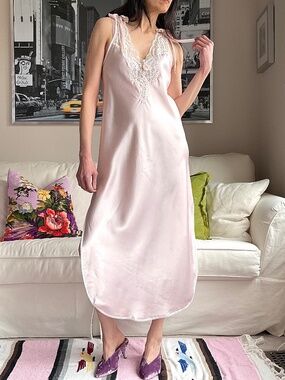 Vintage Christian Dior petites pale pink long nightgown (not authenticated)